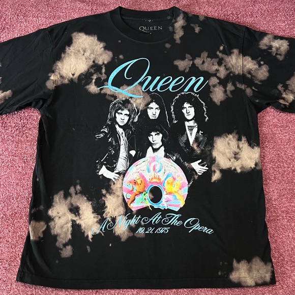 QUEEN A NIGHT AT THE OPERA ACID WASH PREMIUM GRAPHIC T SHIRT SIZE L - Picture 1 of 5